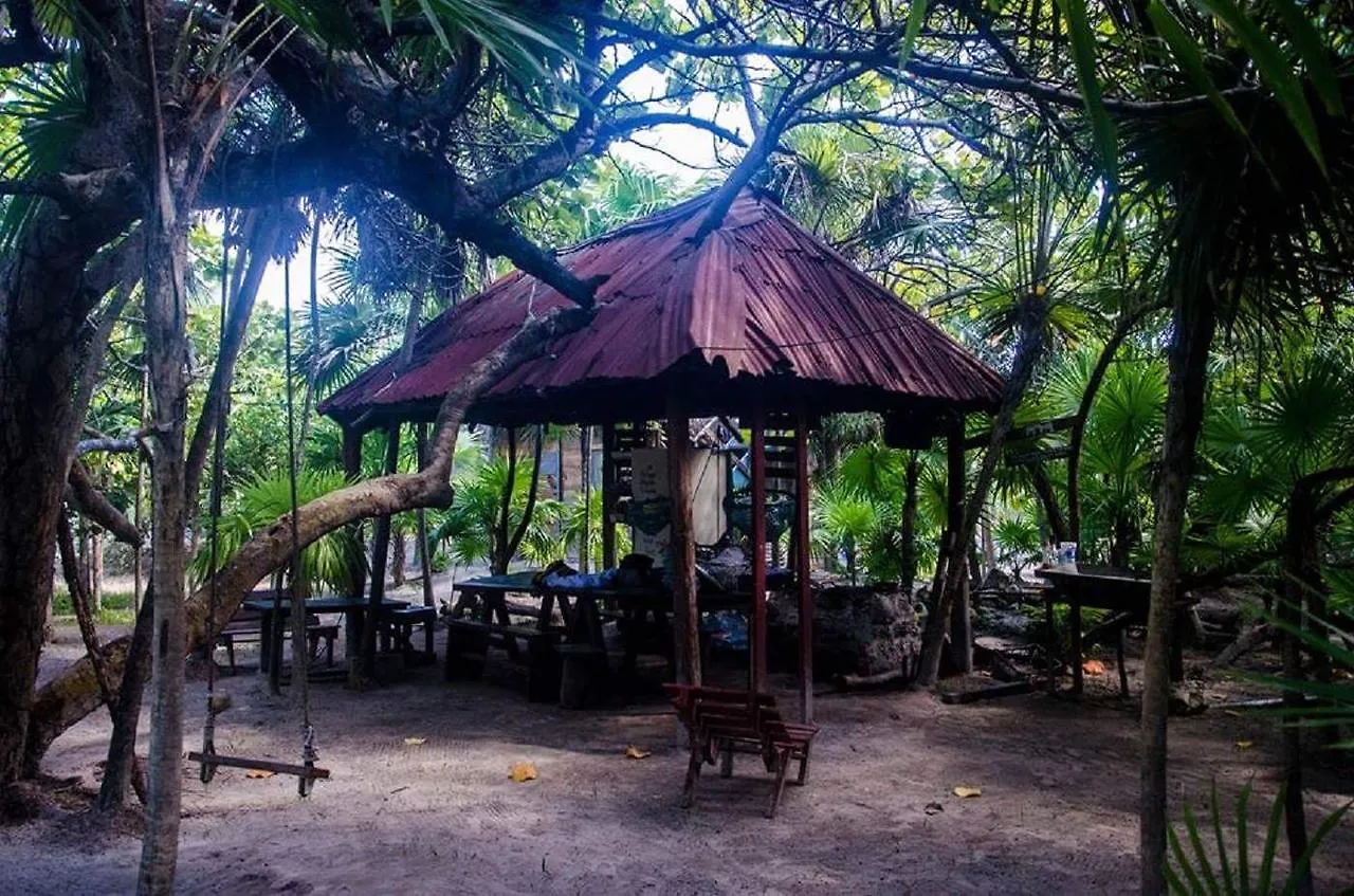 Camping Revolucion Pancho Villa Tulum Pueblo Luxe tent