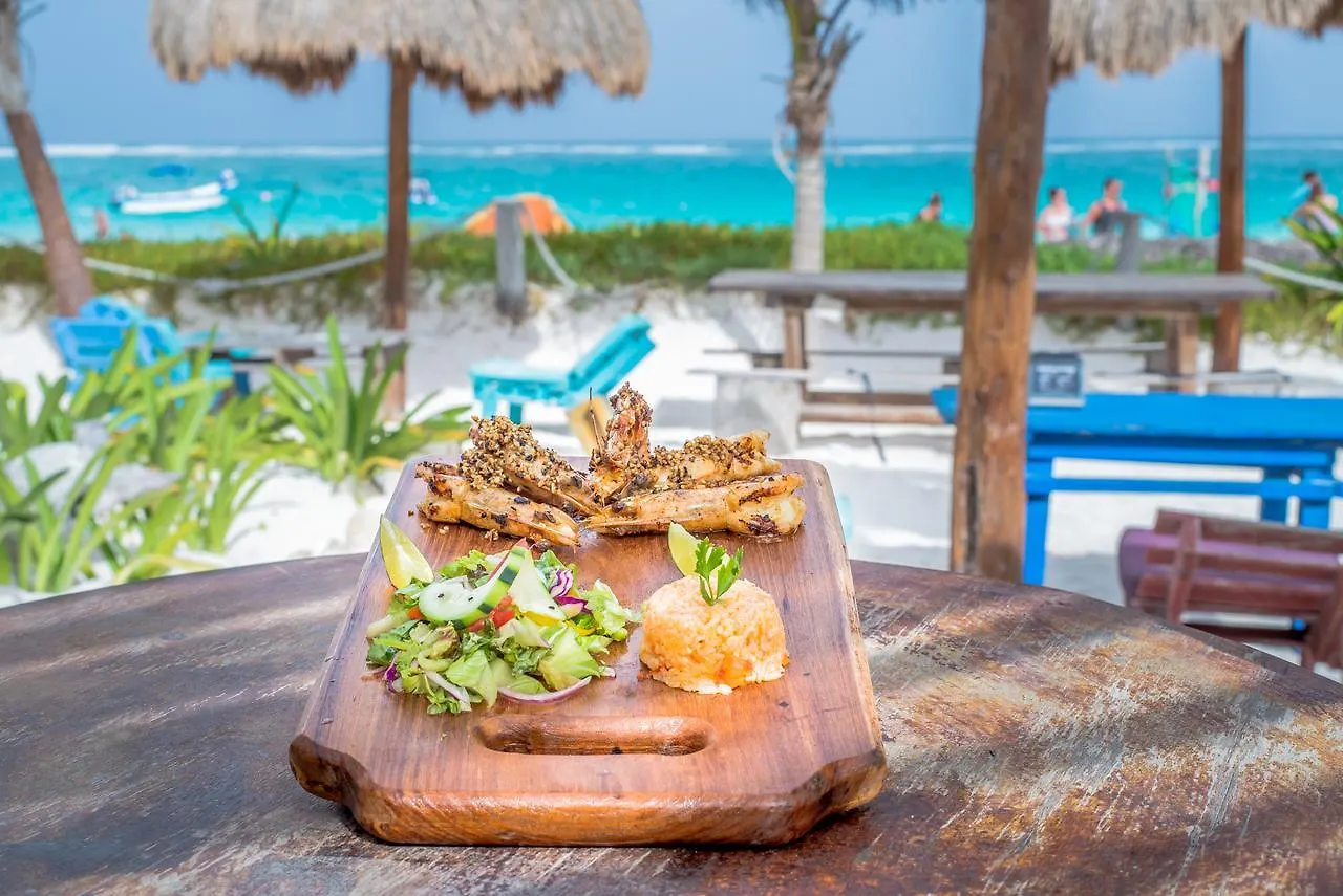 Luxe tent Camping Revolucion Pancho Villa Tulum Pueblo